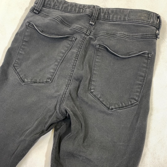 Abercrombie and Fitch - Picture 5 of 5